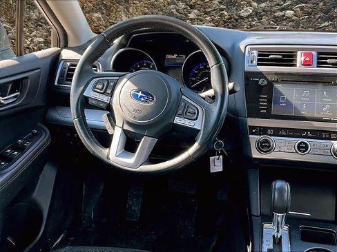 Used 2017 Subaru Outback 2.5i Premium image 5