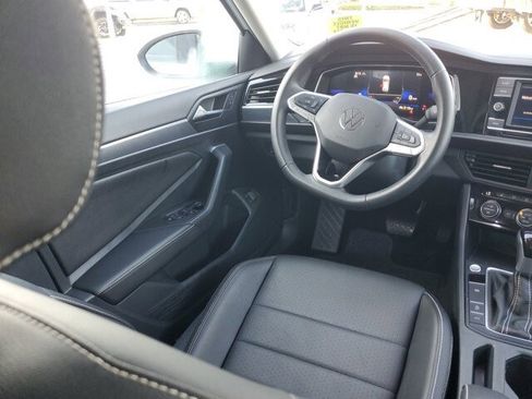 Used 2023 Volkswagen Jetta SE w/ Panoramic Sunroof Package image 14