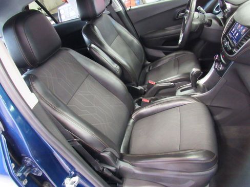 Used 2020 Chevrolet Trax LT w/ LT Convenience Package AWD/4WD image 23
