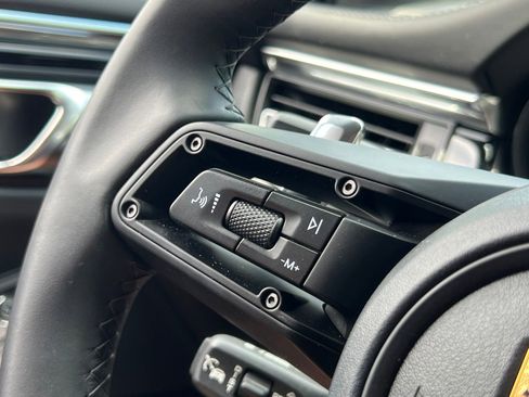 Certified 2026 Porsche Macan AWD/4WD image 24