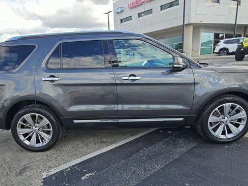 Used 2018 Ford Explorer Limited image 9