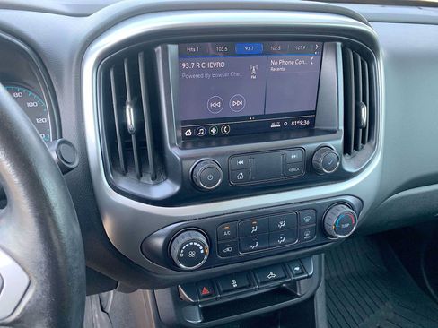 Used 2022 Chevrolet Colorado LT w/ LT Convenience Package AWD/4WD image 13