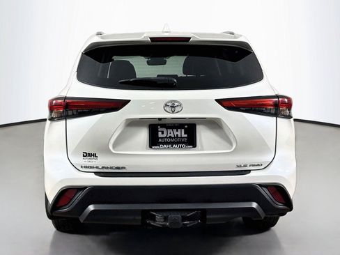 Used 2021 Toyota Highlander XLE AWD/4WD image 12