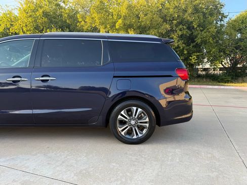 Used 2021 Kia Sedona SX image 18
