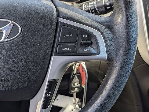 Used 2013 Hyundai Accent SE FWD image 10