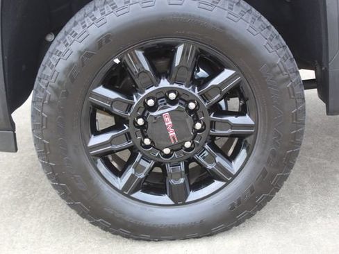 Used 2025 GMC Sierra 2500 AT4 AWD/4WD image 10