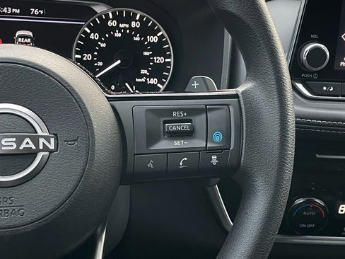 Used 2023 Nissan Rogue SV image 15