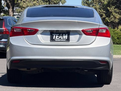 Used 2017 Chevrolet Malibu LT FWD image 5