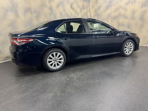 Used 2018 Toyota Camry L image 10