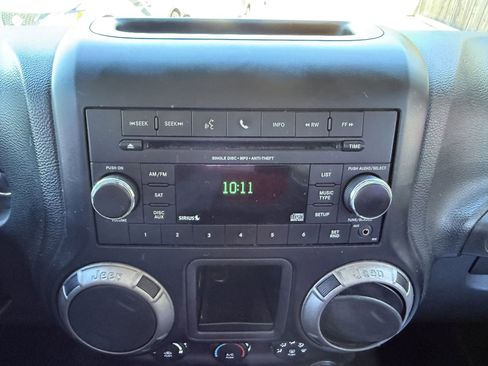 Used 2014 Jeep Wrangler Unlimited Sport w/ Connectivity Group image 18