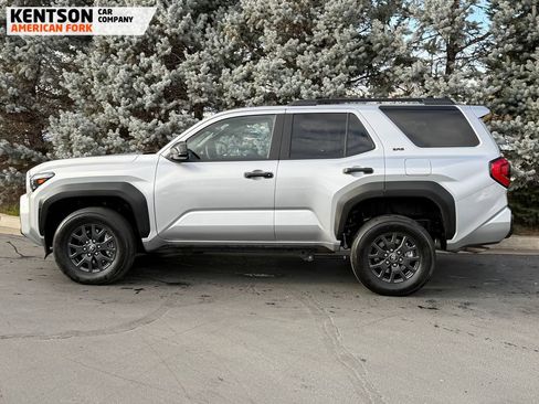Used 2025 Toyota 4Runner SR5 image 3