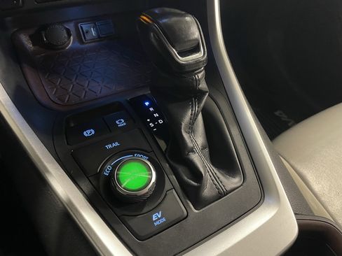 Used 2019 Toyota RAV4 Limited image 20