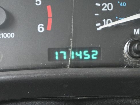 Used 2000 Jeep Wrangler Sport image 16