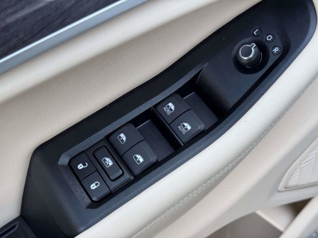 Used 2024 Jeep Grand Cherokee Limited AWD/4WD image 16