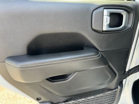 Used 2021 Jeep Wrangler Unlimited Sahara image 13