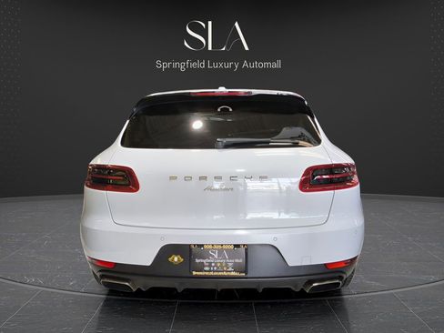 Used 2018 Porsche Macan w/ Premium Package image 7