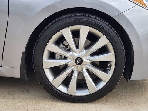 Used 2014 Hyundai Azera Limited w/ Option Group 02 FWD image 11