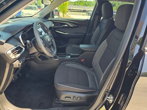 Used 2023 Chevrolet TrailBlazer LT FWD image 11