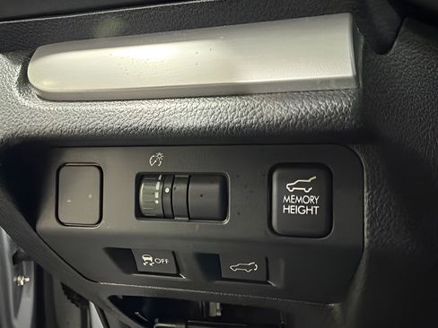 Used 2015 Subaru Forester 2.5i Limited AWD/4WD image 19