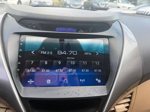 Used 2012 Hyundai Elantra GLS FWD image 23