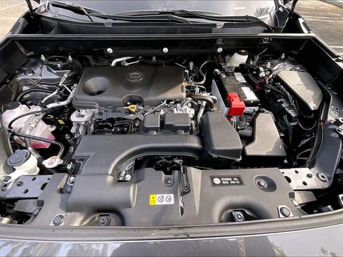 Used 2025 Toyota RAV4 XLE image 32