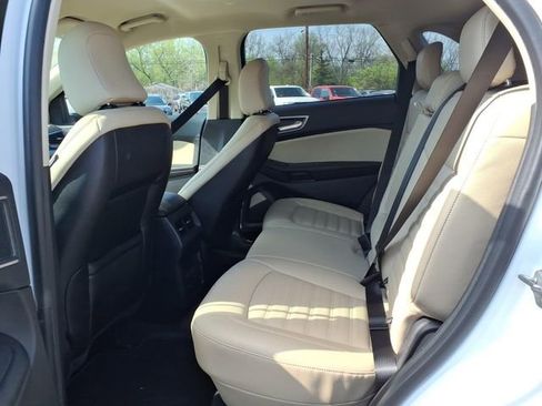 Used 2023 Ford Edge SEL w/ Convenience Package AWD/4WD image 9
