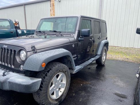 Used 2017 Jeep Wrangler Unlimited Sport w/ Quick Order Package 23S AWD/4WD image 3