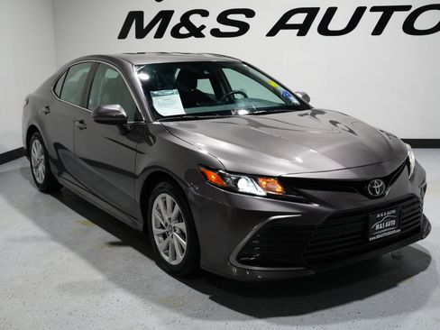 Used 2024 Toyota Camry LE image 4