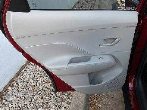 Used 2025 Hyundai Kona SEL image 18