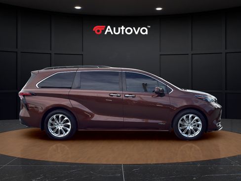 Used 2021 Toyota Sienna XLE FWD image 6