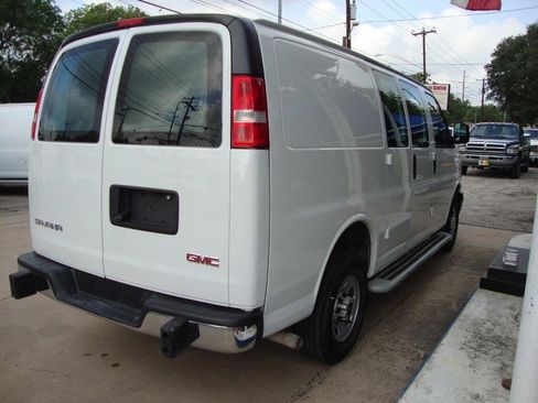 Used 2023 GMC Savana 2500 w/ Driver Convenience Package image 3