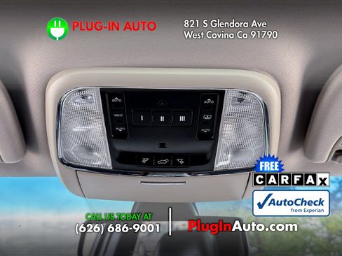 Used 2012 Jeep Grand Cherokee SRT8 w/ Luxury Group II AWD/4WD image 19