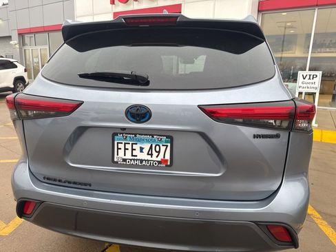 Used 2021 Toyota Highlander Limited image 11