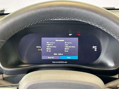 Used 2023 Volvo XC40 Recharge Plus image 12