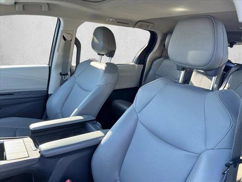 Certified 2021 Toyota Sienna XLE image 16