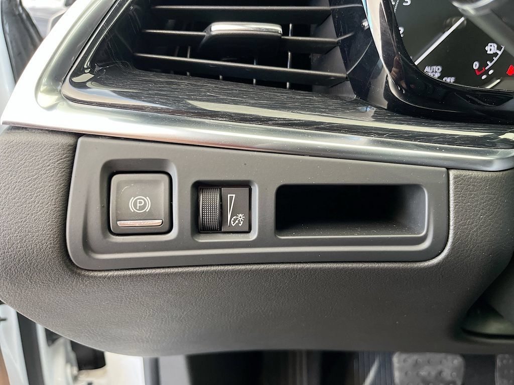 Used 2024 Cadillac XT5 Premium Luxury w/ LPO, Floor Liner Package AWD/4WD image 10