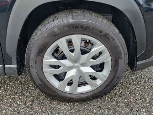 Used 2024 Toyota Corolla Cross L image 6