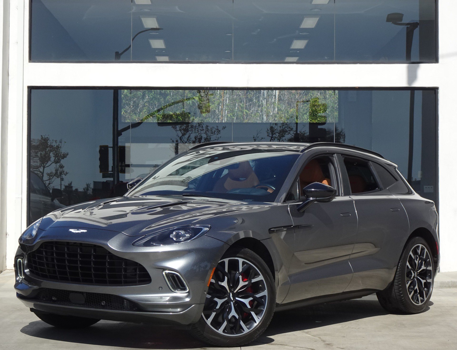 Used 2022 Aston Martin DBX AWD/4WD image 11