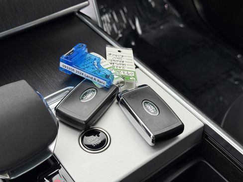 Used 2024 Land Rover Range Rover Long Wheelbase Autobiography image 28