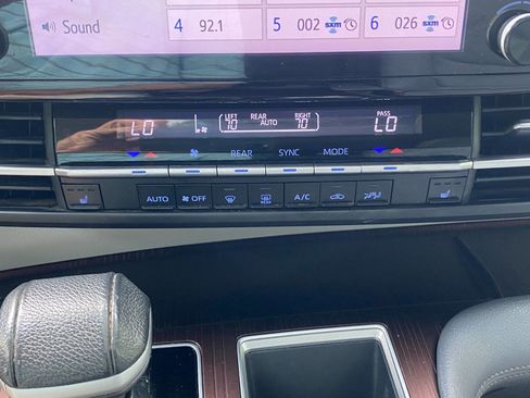 Used 2021 Toyota Sienna XLE image 33