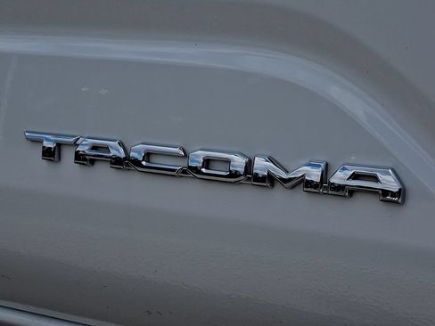 Certified 2024 Toyota Tacoma SR5 AWD/4WD image 31