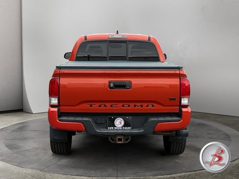 Used 2016 Toyota Tacoma TRD Sport AWD/4WD image 6