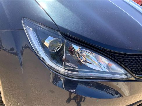 Used 2020 Chrysler Pacifica Touring w/ S Appearance Package FWD image 36