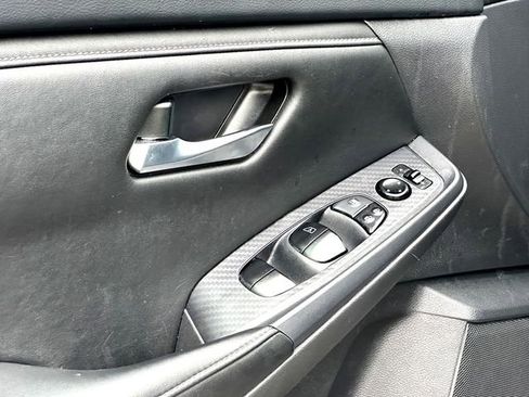 Used 2024 Nissan Sentra SV FWD image 11