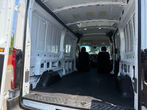 Used 2023 Ford Transit 250 Medium Roof AWD image 9