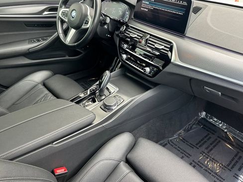 Used 2023 BMW 530e w/ M Sport Package image 16