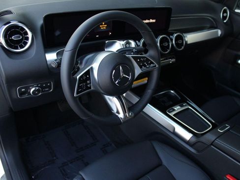 New 2026 Mercedes-Benz GLB 250 image 4