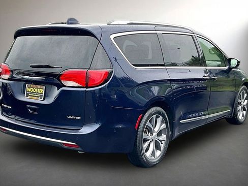 Used 2018 Chrysler Pacifica Limited w/ Tire & Wheel Group FWD image 5