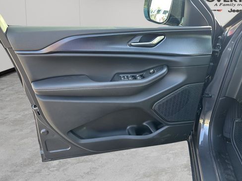 New 2025 Jeep Grand Cherokee L Altitude image 26