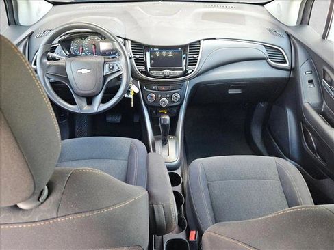 Used 2019 Chevrolet Trax LS image 17